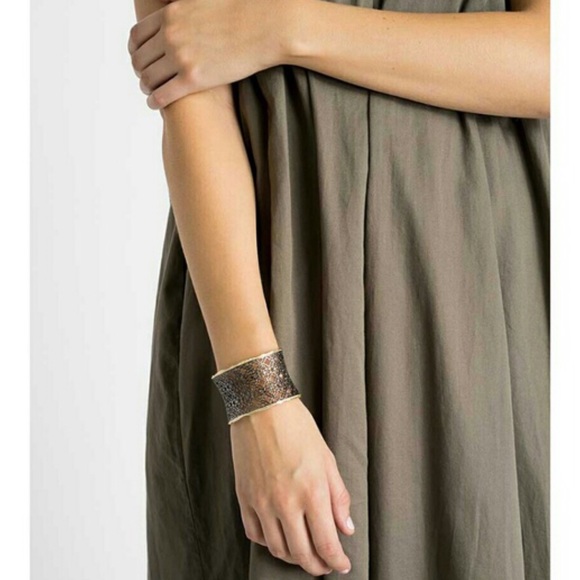 KENDRA SCOTT • Gold Candace Gunmetal Filigree Logo Cuff Bracelet - Picture 5 of 5